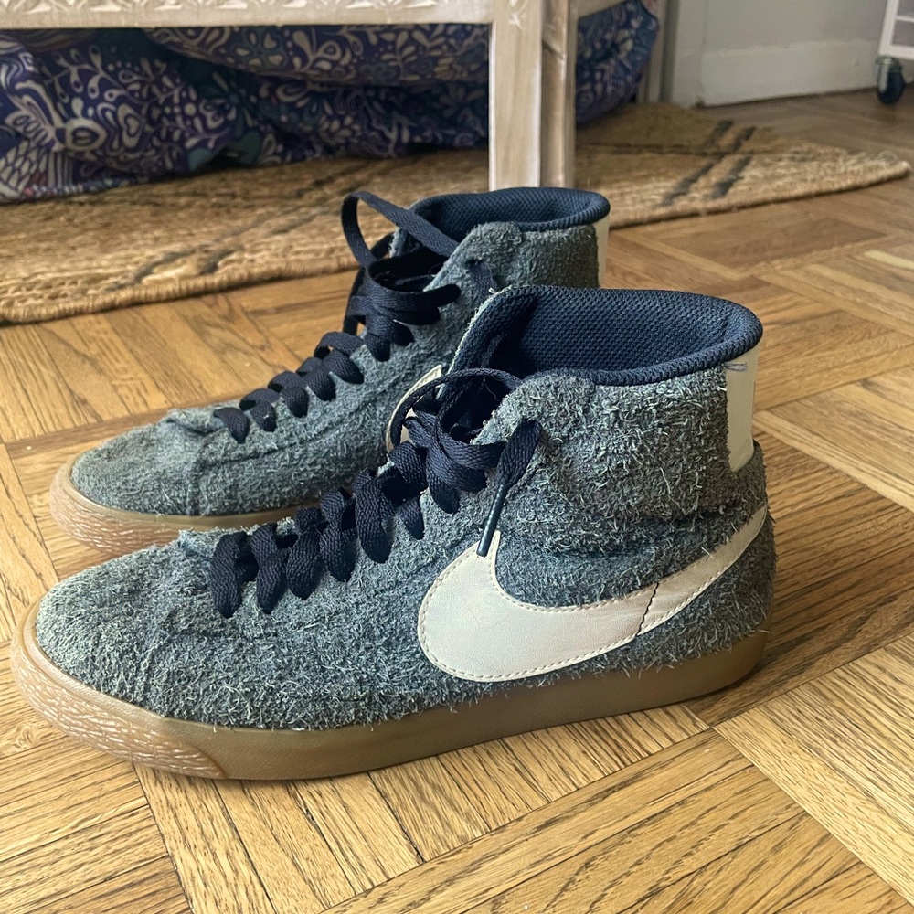 Nike Blazer Mid Suede Vintage Gray White Gum Shoes Size 6.5 Womens 518171-017